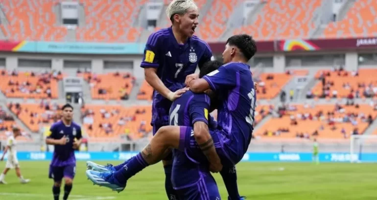 La Selección argentina Sub 17 goleó y se clasificó a los octavos de final del Mundial La Selección argentina Sub 17 goleó y se clasificó a los octavos de final del Mundial