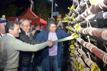 Tandil batió un récord al presentar «el salame más largo del mundo»