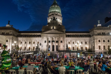 Organizaciones sociales harán una cena de Nochebuena frente al Congreso Organizaciones sociales harán una cena de Nochebuena frente al Congreso