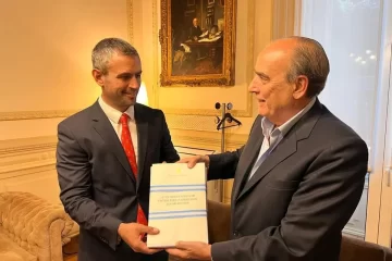 Los puntos principales de la Ley ómnibus que Milei envió al Congreso
