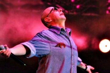 El Indio Solari agitó la escena del rock con el estreno de tres nuevas canciones