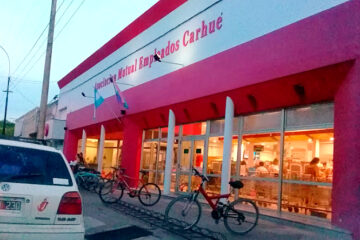 Ejemplar: Un supermercado venderá productos de la canasta familiar al costo para paliar la crisis