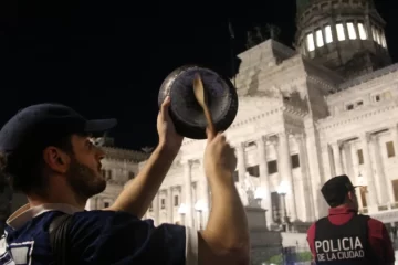 Convocan a un cacerolazo en todo el país en defensa de la cultura