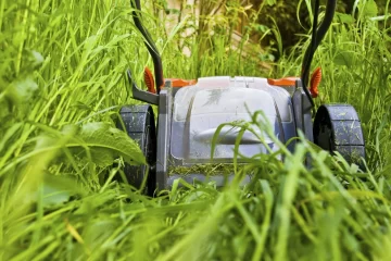 Santa Rosa: un chico cortaba el pasto descalzo, se electrocutó y está muy grave