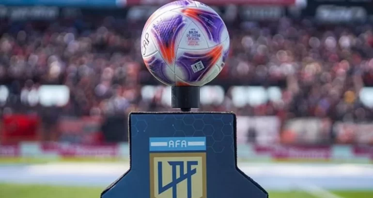 VAR «público», adiós a los alcanzapelotas y explicaciones por Twitter, las reformas en el Fútbol Argentino VAR «público», adiós a los alcanzapelotas y explicaciones por Twitter, las reformas en el Fútbol Argentino