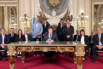 Milei anunció la desregulación económica: Convertirá las empresas del Estado en S.A para luego privatizarlas