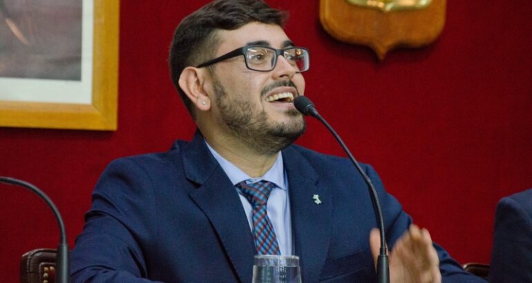 Polémica en Saavedra, Nebot cruzó a la oposición: «Me preocupa ver a algunos concejales en posición de jueces» Polémica en Saavedra, Nebot cruzó a la oposición: «Me preocupa ver a algunos concejales en posición de jueces»