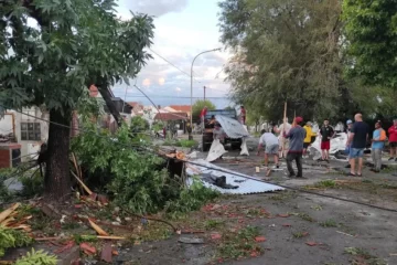 Impactantes imágenes del paso de un fuerte temporal en Miramar