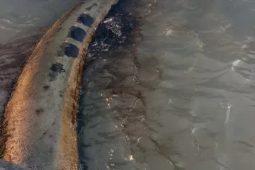 Derrame de petróleo en Bahía: la Provincia suspendió las operaciones de la empresa Oiltanking Derrame de petróleo en Bahía: la Provincia suspendió las operaciones de la empresa Oiltanking