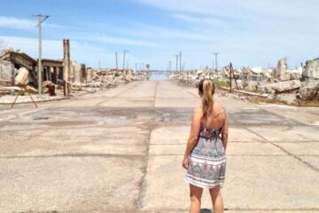 Dos libros reconstruyen historias disímiles en torno a la inundación de Epecuén