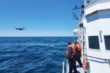 Claromecó: Encontraron el kayak del joven que desapareció en el mar