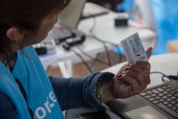 Ahora tramitar el DNI costará $3.000 y el Pasaporte saldrá $35.000