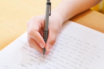 Desarrollan una IA que puede aprender e imitar la caligrafía humana