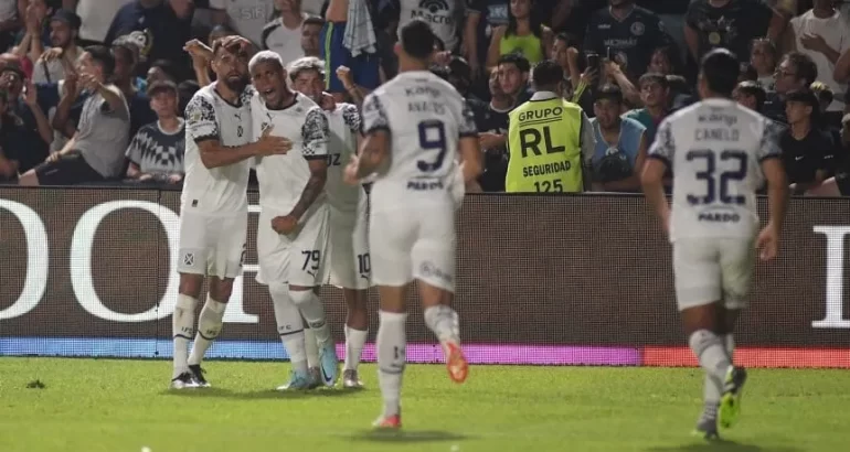Independiente ganó en el debut de la Copa de la Liga Independiente ganó en el debut de la Copa de la Liga