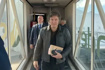 En medio de la tensión política, Milei suspendió su viaje a España