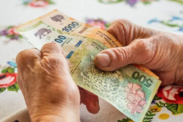 Los ajustes en jubilaciones y obra pública, artífices del superávit económico de Milei