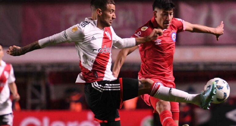 River debuta en la Copa de la Liga ante Argentinos Juniors River debuta en la Copa de la Liga ante Argentinos Juniors