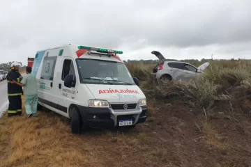 Vuelco con cuatro heridos en el camino a Pehuen Co