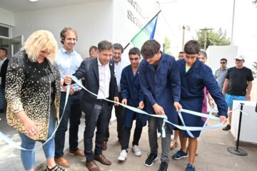 Kicillof inauguró un nuevo edificio educativo en Adolfo Alsina