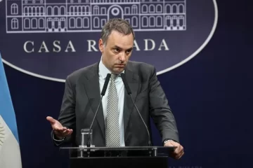 En pleno paro docente, Adorni aseguró que «no está prevista ninguna convocatoria de paritaria»