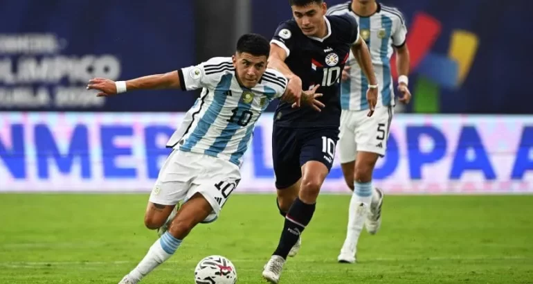 Argentina rescató un agónico empate ante Paraguay y sigue con vida en el Preolímpico Argentina rescató un agónico empate ante Paraguay y sigue con vida en el Preolímpico