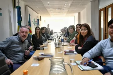 Sin ofertas, Provincia recibió a los docentes y estatales