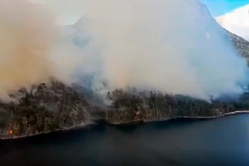 La Patagonia bajo llamas: se complica la situación en Los Alerces y crece un nuevo fuego en Bariloche