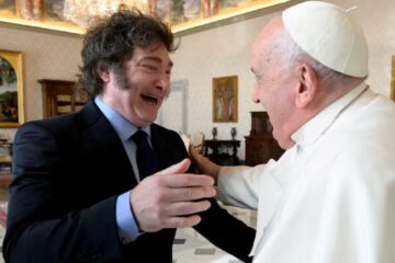 El Gobierno evitó confrontar con el papa Francisco: «Respetamos su opinión, no la compartimos»