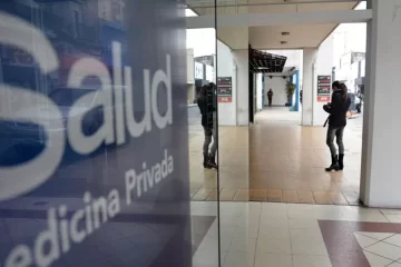 El Gobierno acusa a los dueños de las prepagas por posibles cierres de clínicas