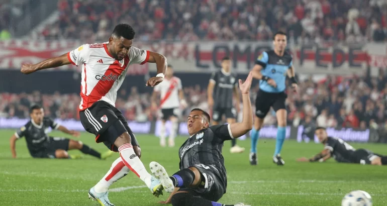 Con equipo alternativo, River quiere sostener la punta en Tucumán Con equipo alternativo, River quiere sostener la punta en Tucumán