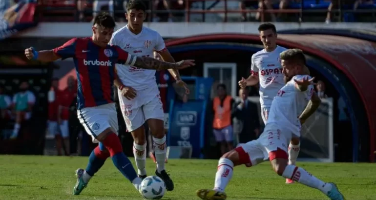 San Lorenzo y Unión igualaron sin goles en el Gasómetro San Lorenzo y Unión igualaron sin goles en el Gasómetro