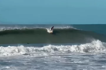 Monte Hermoso: Olas de hasta 5 metros tras la crecida en la costa Atlántica Monte Hermoso: Olas de hasta 5 metros tras la crecida en la costa Atlántica