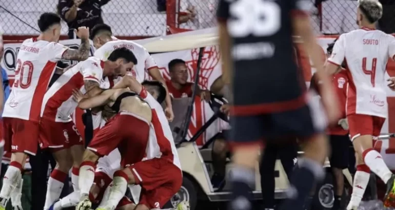 Huracán terminó con el invicto de River Huracán terminó con el invicto de River