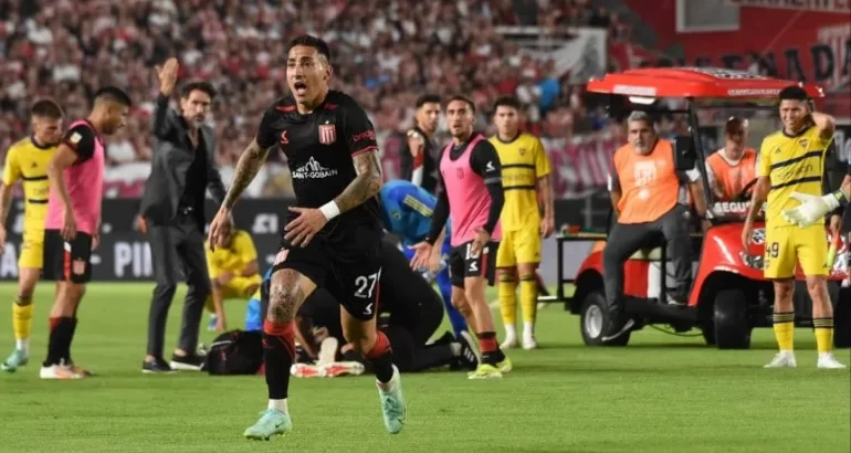 Dramático momento en La Plata: un jugador de Estudiantes convulsionó y se suspendió el partido con Boca Dramático momento en La Plata: un jugador de Estudiantes convulsionó y se suspendió el partido con Boca