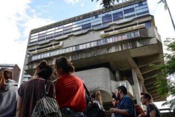 Más motosierra: Despiden a 120 trabajadores de la Biblioteca Nacional