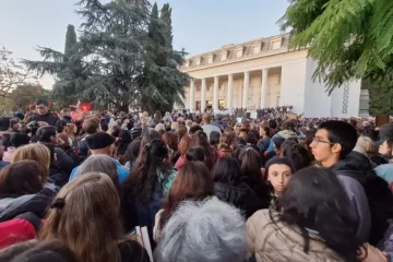 Marcha universitaria: más de 10 mil bahienses se movilizan en defensa de la educación pública Marcha universitaria: más de 10 mil bahienses se movilizan en defensa de la educación pública