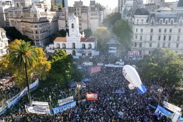 500 mil personas colmaron la Plaza de Mayo: «No estamos dispuestos a resignar nuestro futuro», dijo la titular de la FUA