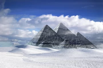 Hallaron una pirámide en la Antártida idéntica a las de Egipto