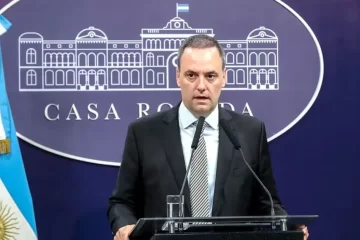 Adorni justificó el veto a la ley que creaba un fondo por la inundación en Bahía: «La casta pretende hacer política con la tragedia»