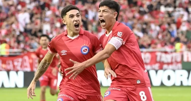 Argentinos eliminó a Defensa y Justicia y está en semifinales de la Copa de la Liga Argentinos eliminó a Defensa y Justicia y está en semifinales de la Copa de la Liga