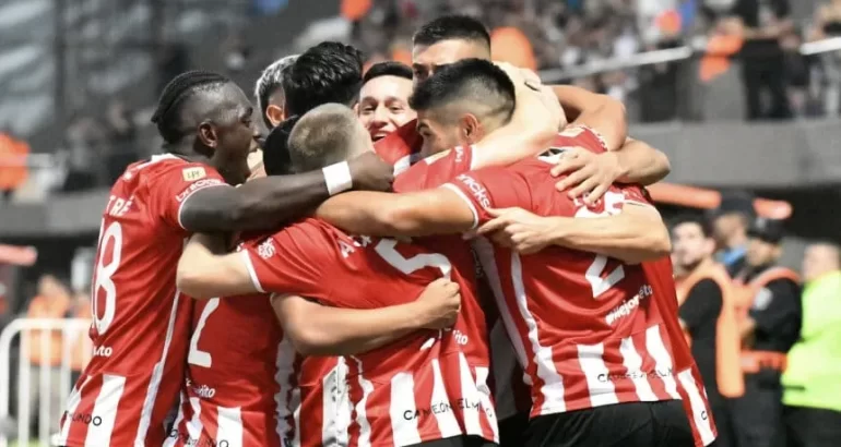 Estudiantes goleó a Barracas y espera por River o Boca en semis Estudiantes goleó a Barracas y espera por River o Boca en semis