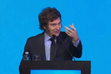 «No son más senadores, ahora son cenadores y nos están comiendo vivos», replicó Milei