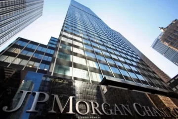 JP Morgan, crítico con Milei, aconseja salir de la deuda argentina antes de las elecciones de octubre