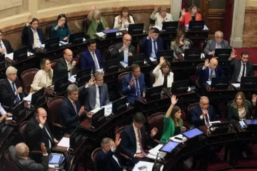 Además del aumento de 165%, los senadores se auto otorgaron un aguinaldo en sus dietas