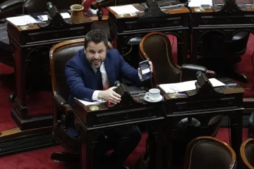 Tetaz presentó en Diputados un proyecto para probar una semana laboral de cuatro días