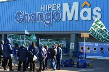 Protestas en Bahía por ola de despidos masivos en un supermercado Protestas en Bahía por ola de despidos masivos en un supermercado