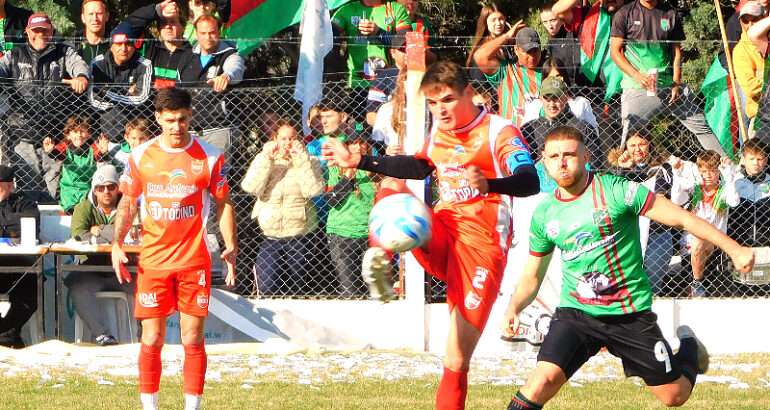 Deportivo e Independiente sellaron un empate en un entretenido clásico Deportivo e Independiente sellaron un empate en un entretenido clásico