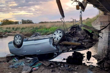 Accidente en la entrada a Carhué: Un riverense volcó cerca del Molino Accidente en la entrada a Carhué: Un riverense volcó cerca del Molino