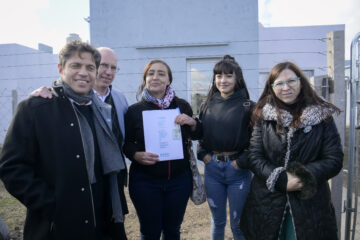 Kicillof entregó viviendas en Pringles e inauguró un centro de estudios superiores
