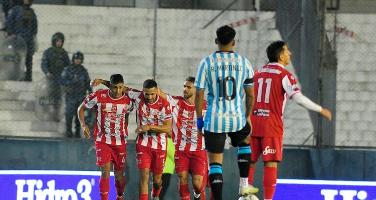 Talleres (RdE) dio el batacazo y eliminó a Racing de la Copa Argentina Talleres (RdE) dio el batacazo y eliminó a Racing de la Copa Argentina